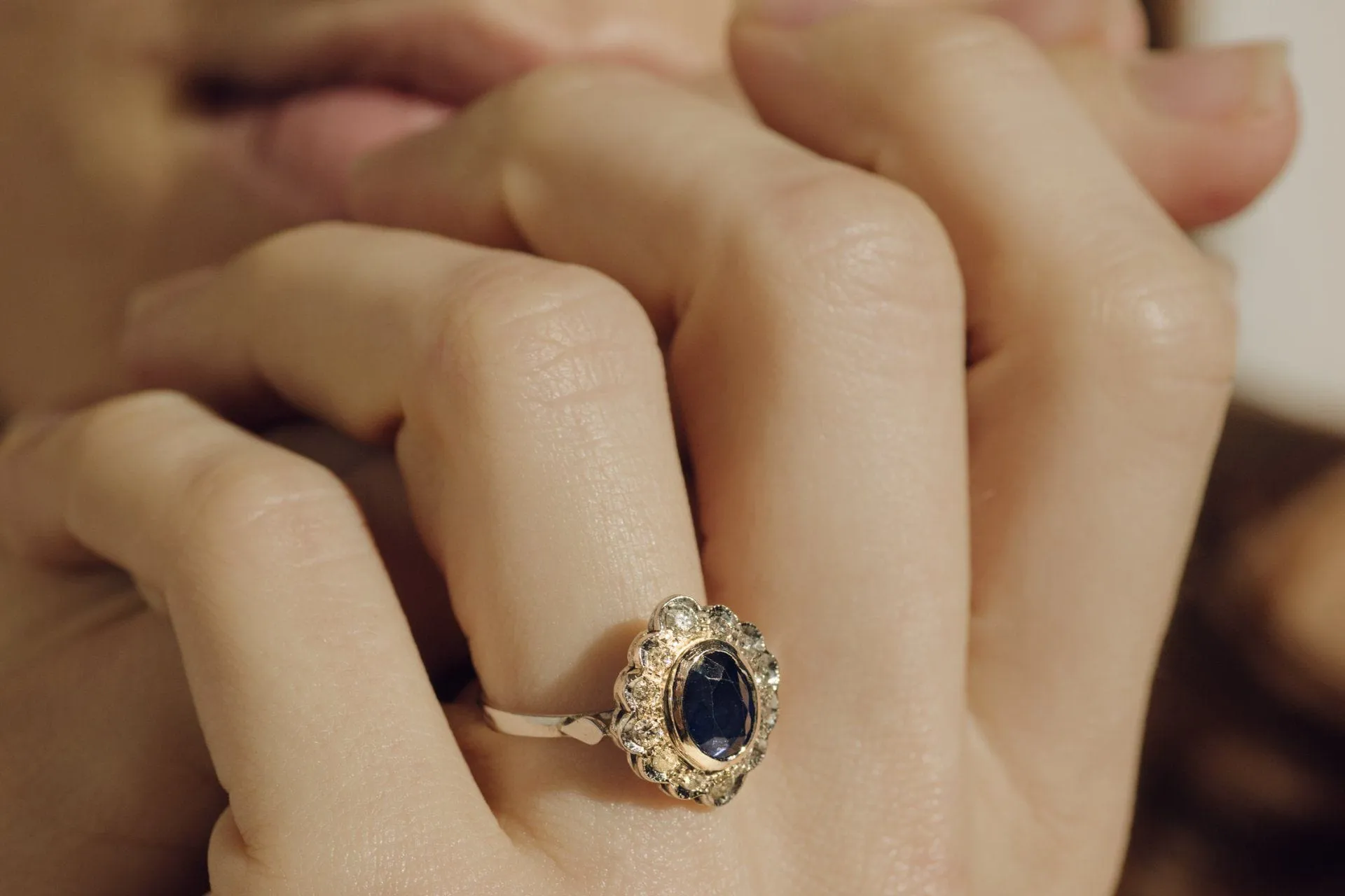 Bague Marguerite Or blanc Saphir Diamants sold by 58 Facettes product image thumbnail 2