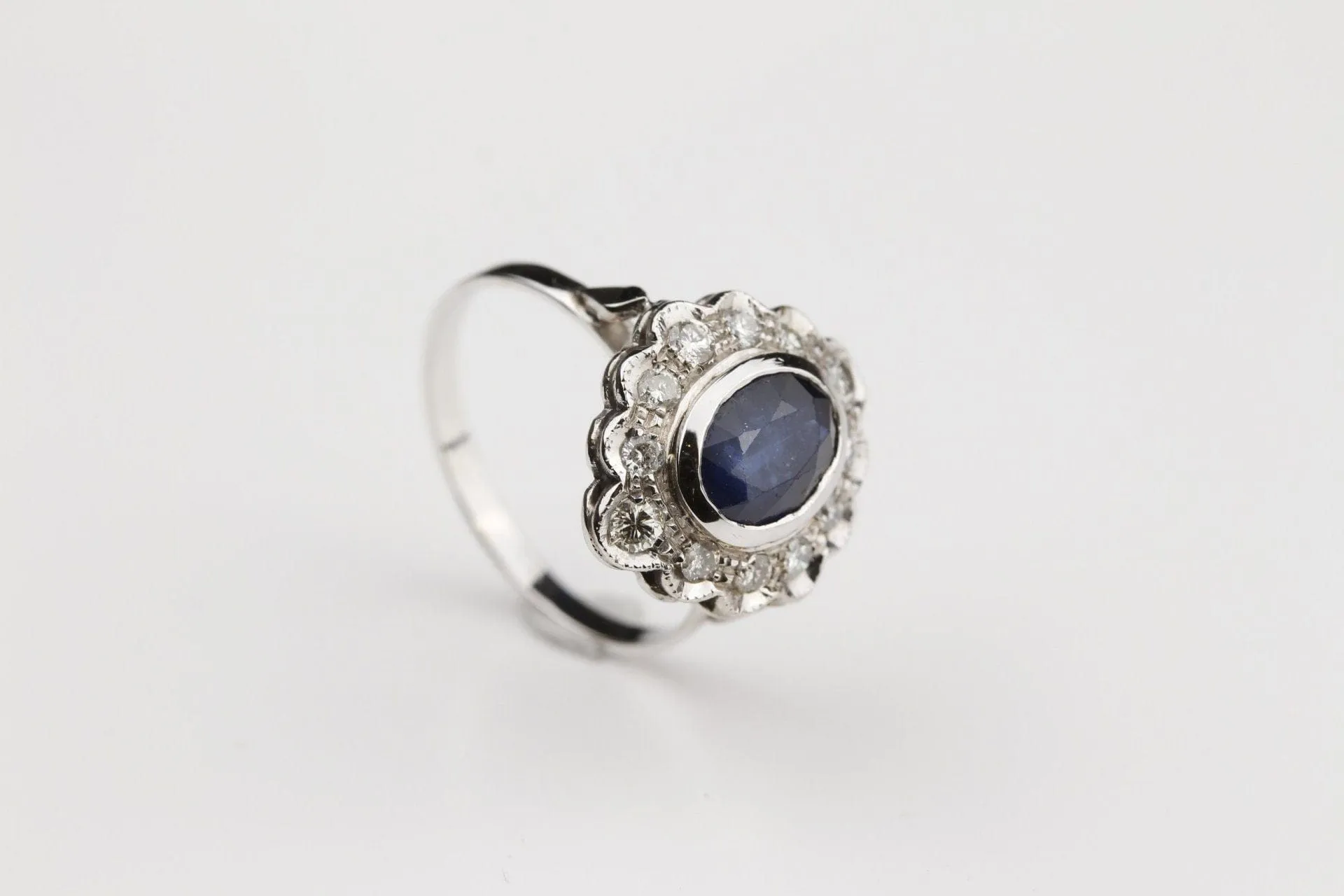 Bague Marguerite Or blanc Saphir Diamants sold by 58 Facettes product image thumbnail 3