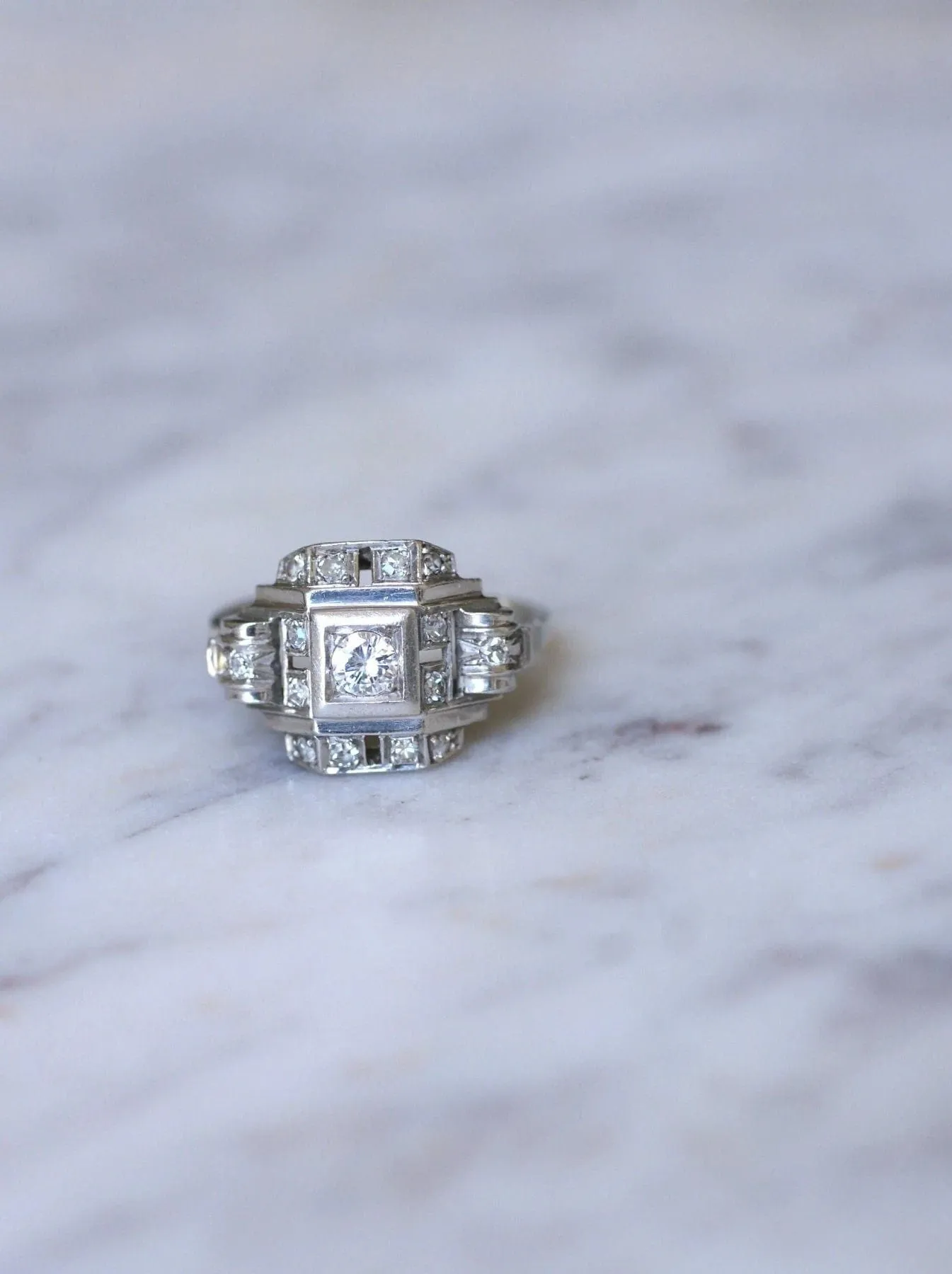 Bague Art Déco platine et diamants sold by 58 Facettes product image thumbnail 4