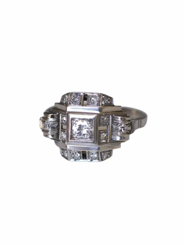 Bague Art Déco platine et diamants sold by 58 Facettes