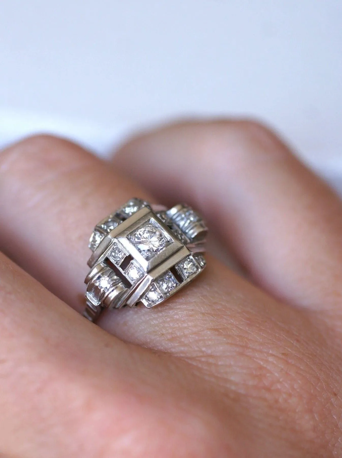Bague Art Déco platine et diamants sold by 58 Facettes product image thumbnail 3