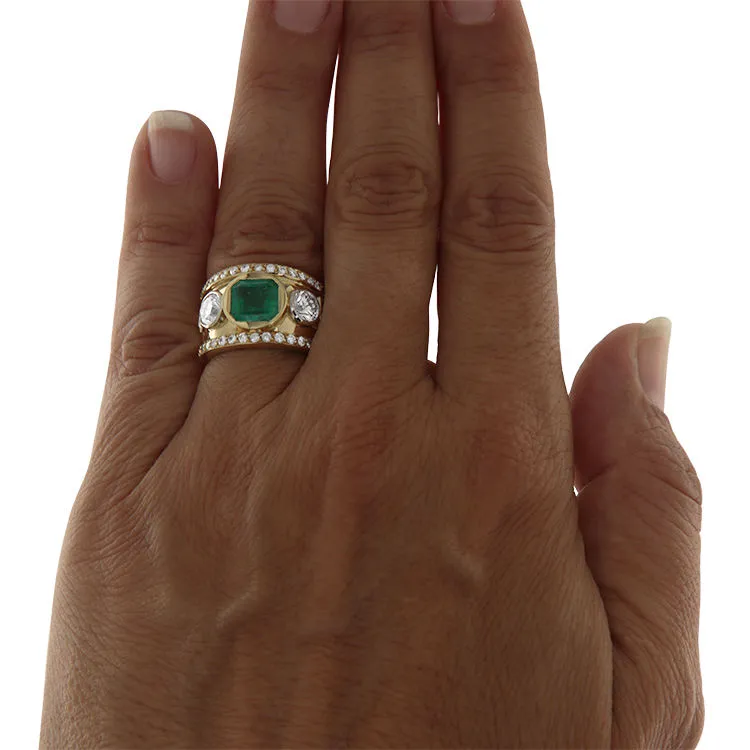 Bague en or jaune avec émeraude et diamants sold by 58 Facettes product image thumbnail 2