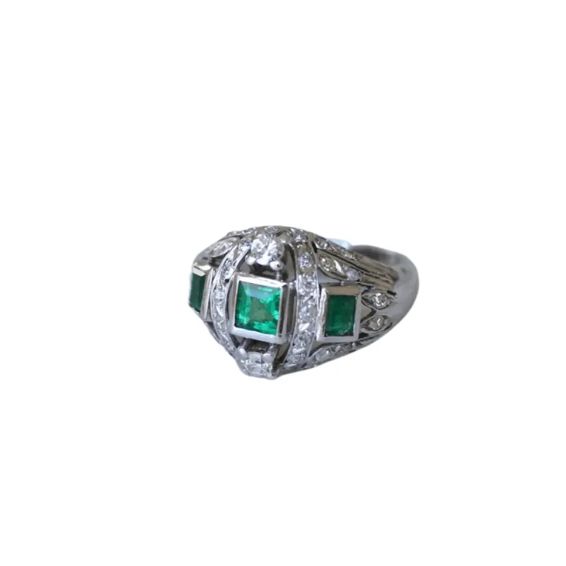 Bague dôme émeraudes et diamants sold by 58 Facettes