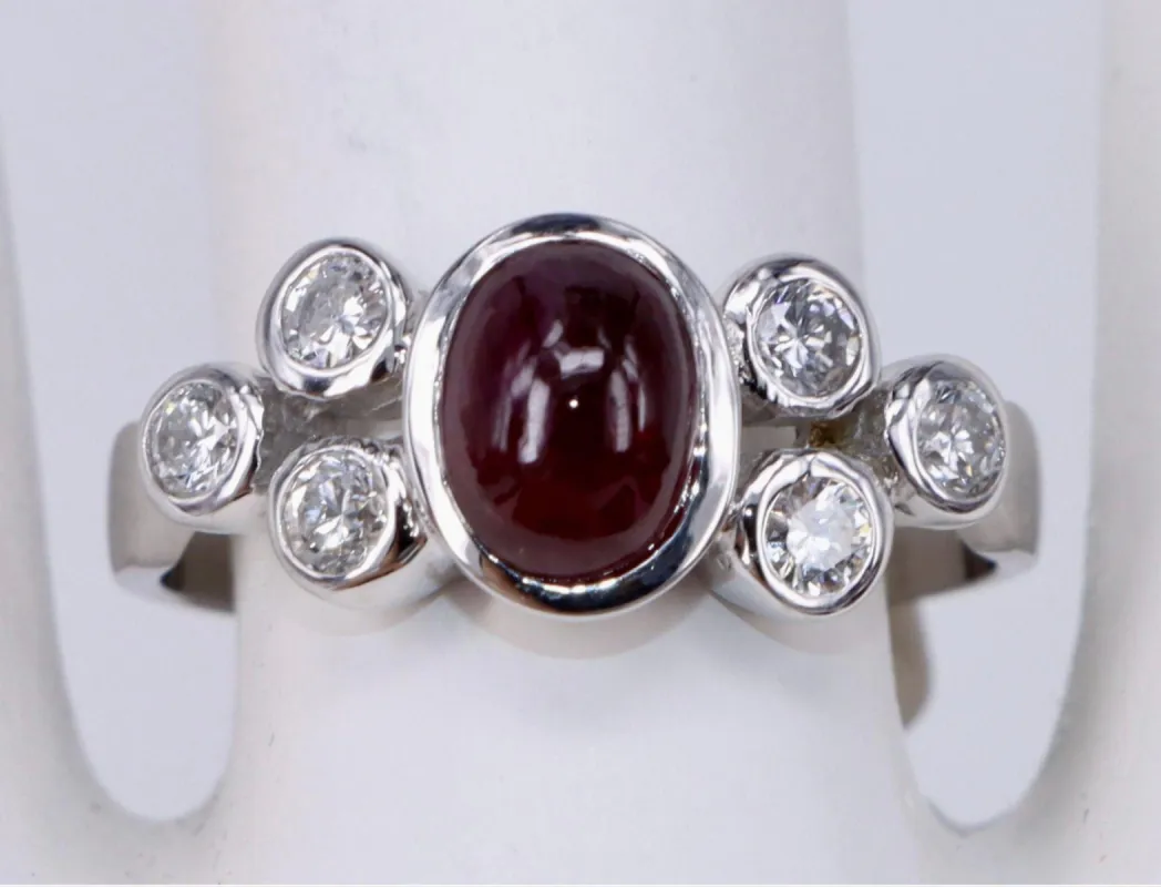 Bague Ovale Cabochon Rubis et Diamants en or blanc sold by 58 Facettes