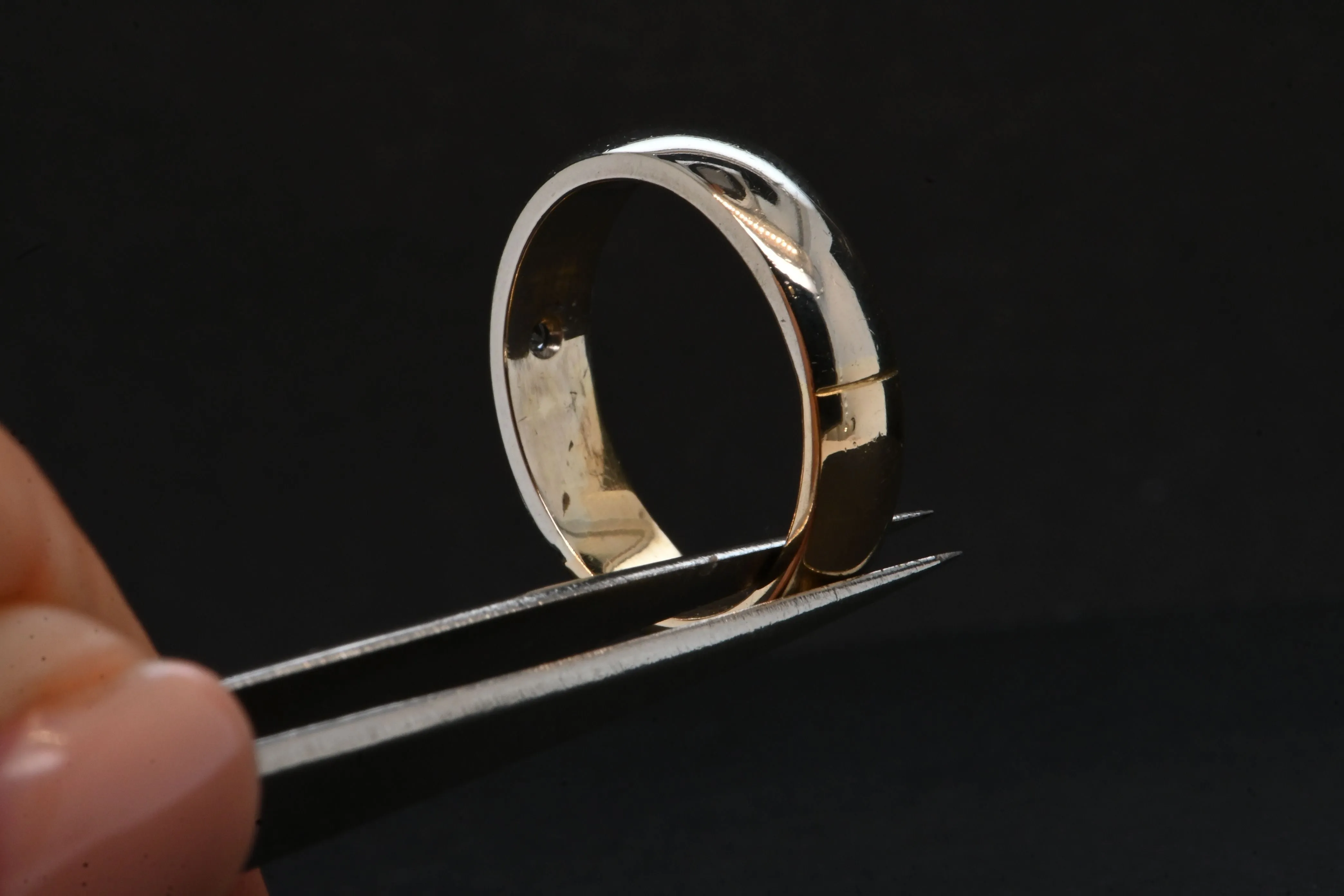 alliance pour homme en or jaune et blanc sertie d'un diamant sold by 58 Facettes product image thumbnail 5