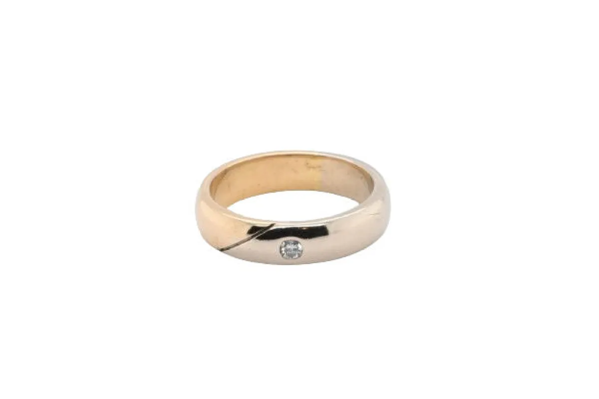 alliance pour homme en or jaune et blanc sertie d'un diamant sold by 58 Facettes