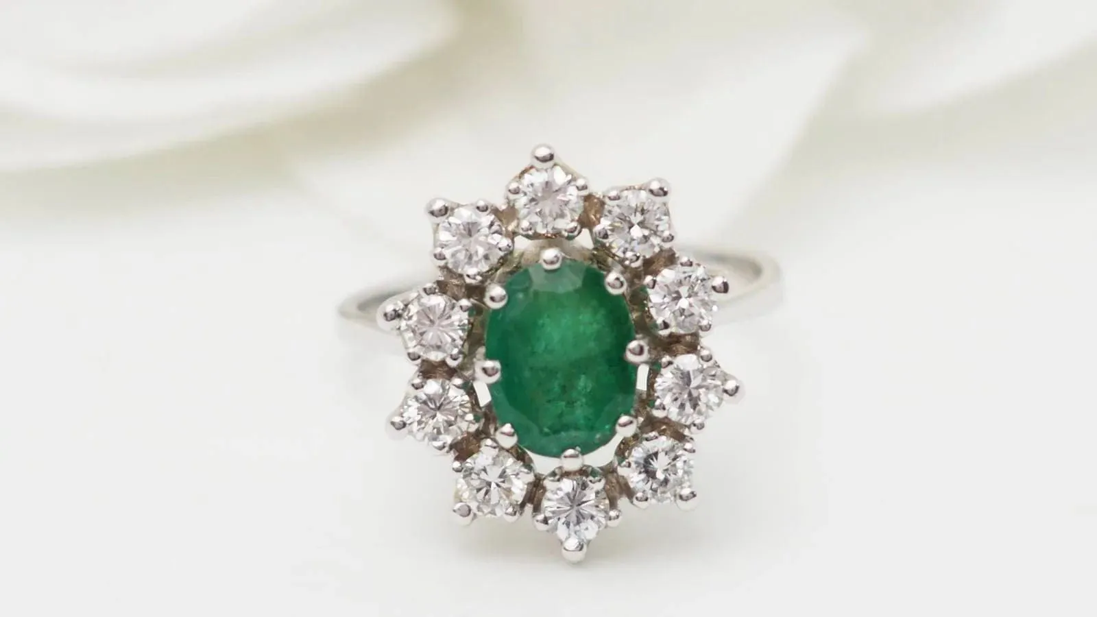 Bague Marguerite émeraude et diamants sold by 58 Facettes product image thumbnail 5