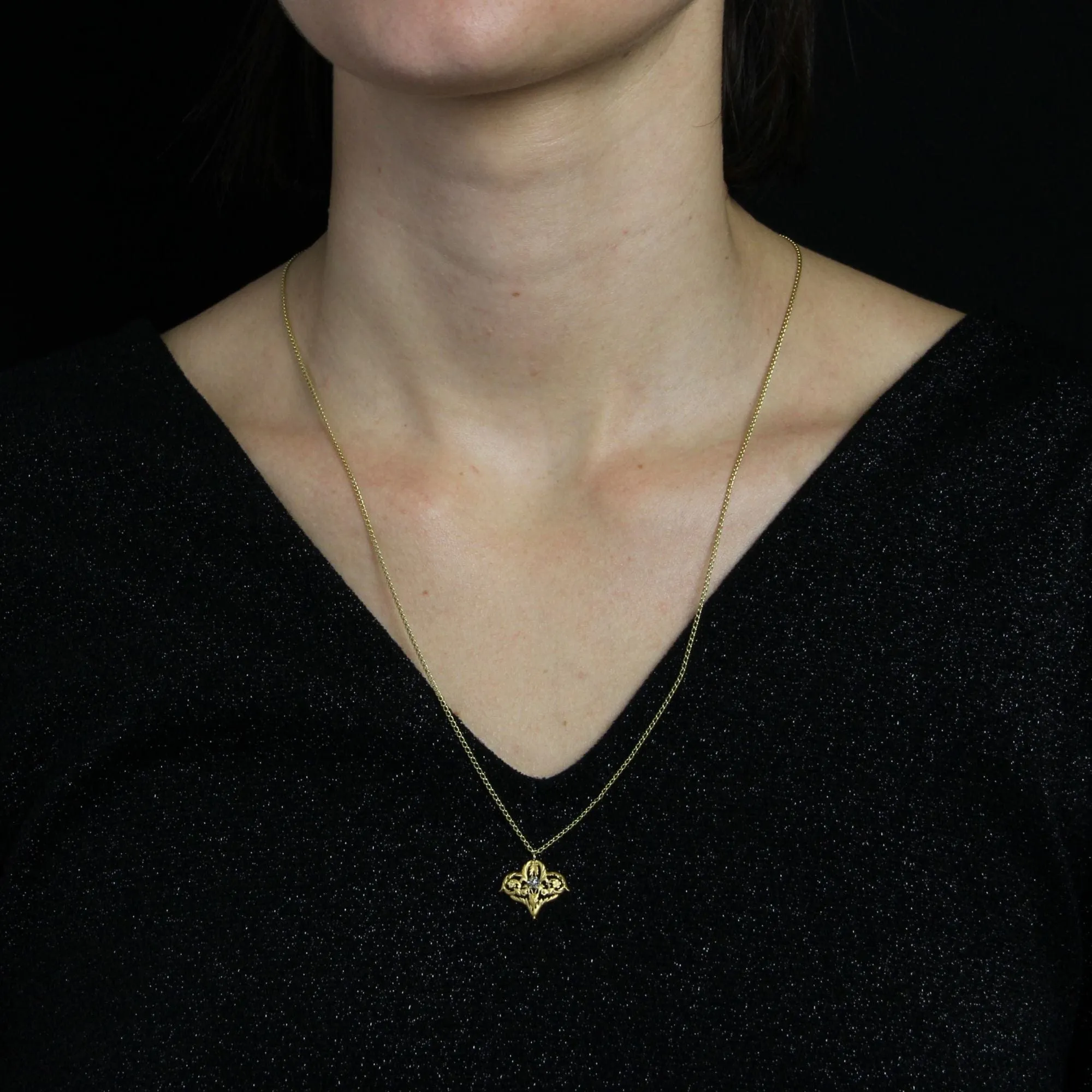 Chaine ancienne et son pendentif arabesques et diamants taillés en rose sold by 58 Facettes product image thumbnail 2