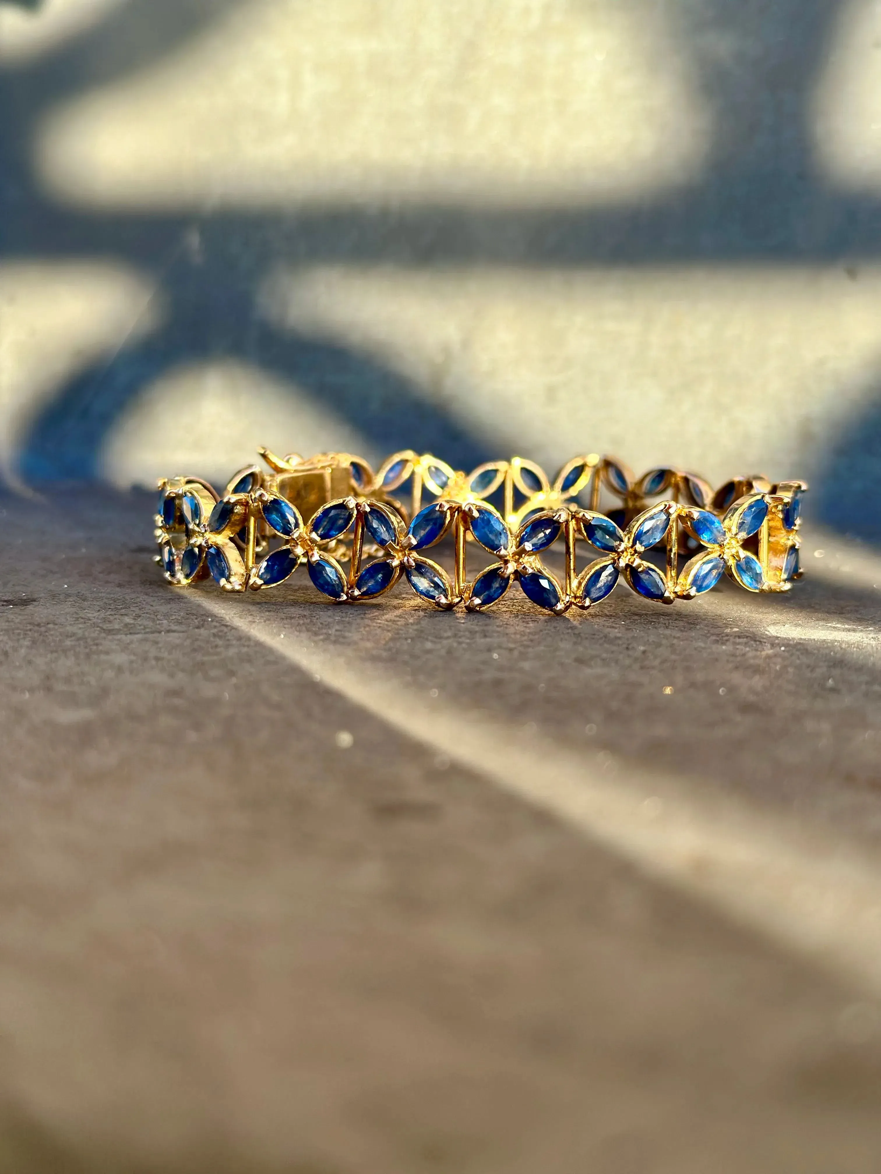 Bracelet rosaces de saphirs sold by 58 Facettes product image thumbnail 3