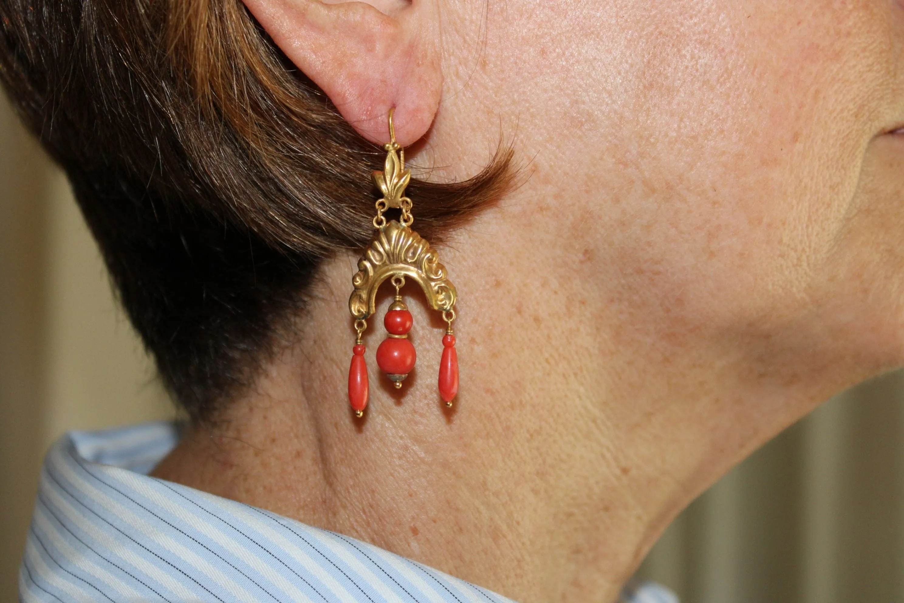Boucles d'oreilles anciennes en or corail sold by 58 Facettes product image thumbnail 2