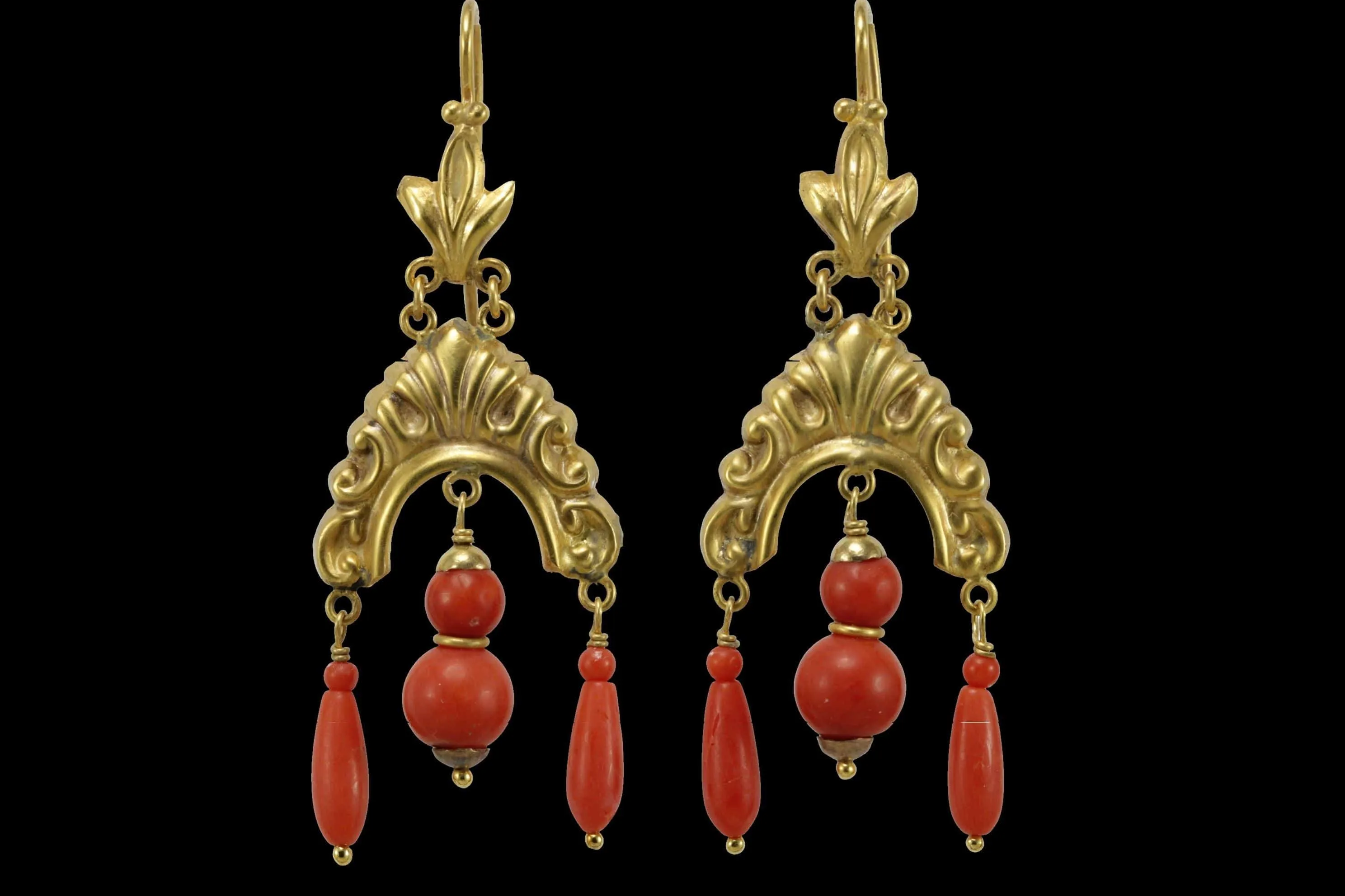 Boucles d'oreilles anciennes en or corail sold by 58 Facettes product image thumbnail 3
