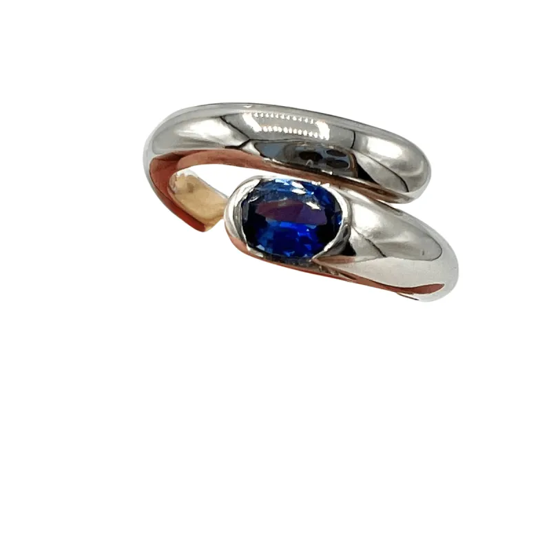 BVLGARI - Bague vintage Serpenti or blanc sertie d'un saphir sold by 58 Facettes