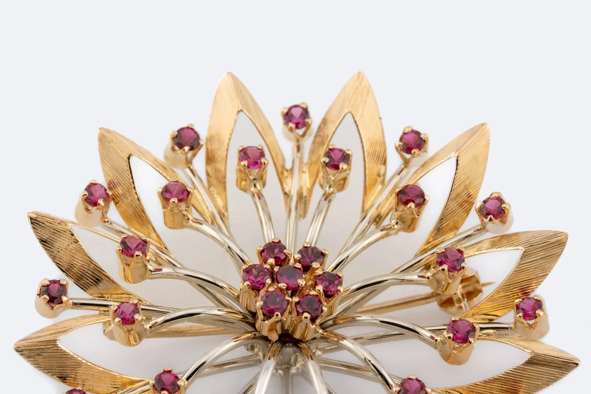 Spilla a fiore in oro giallo con rubini sold by 58 Facettes product image thumbnail 3