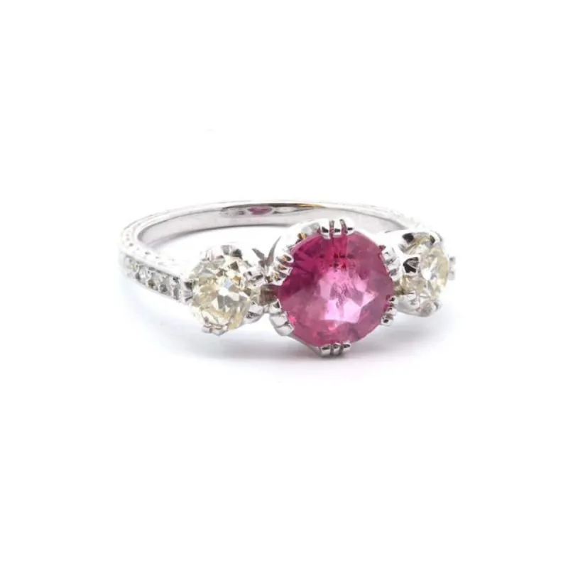 Bague saphir rose et diamants sold by 58 Facettes