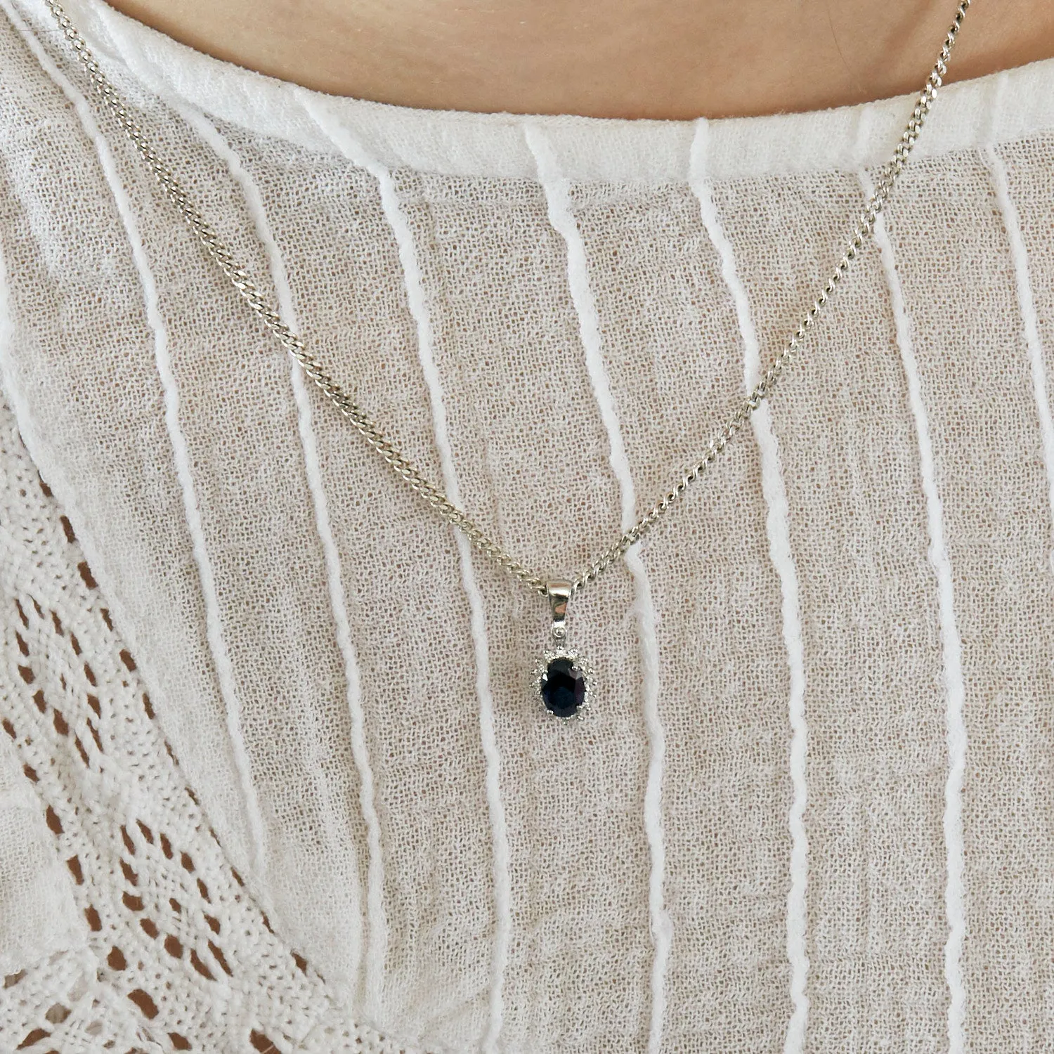 Pendentif en or gris saphir et diamants sold by 58 Facettes product image thumbnail 2