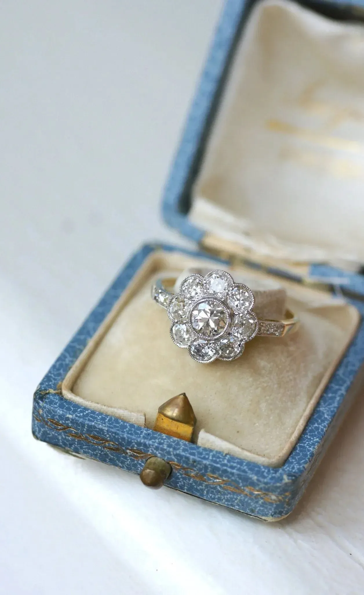 Bague marguerite or jaune platine et diamants sold by 58 Facettes product image thumbnail 5