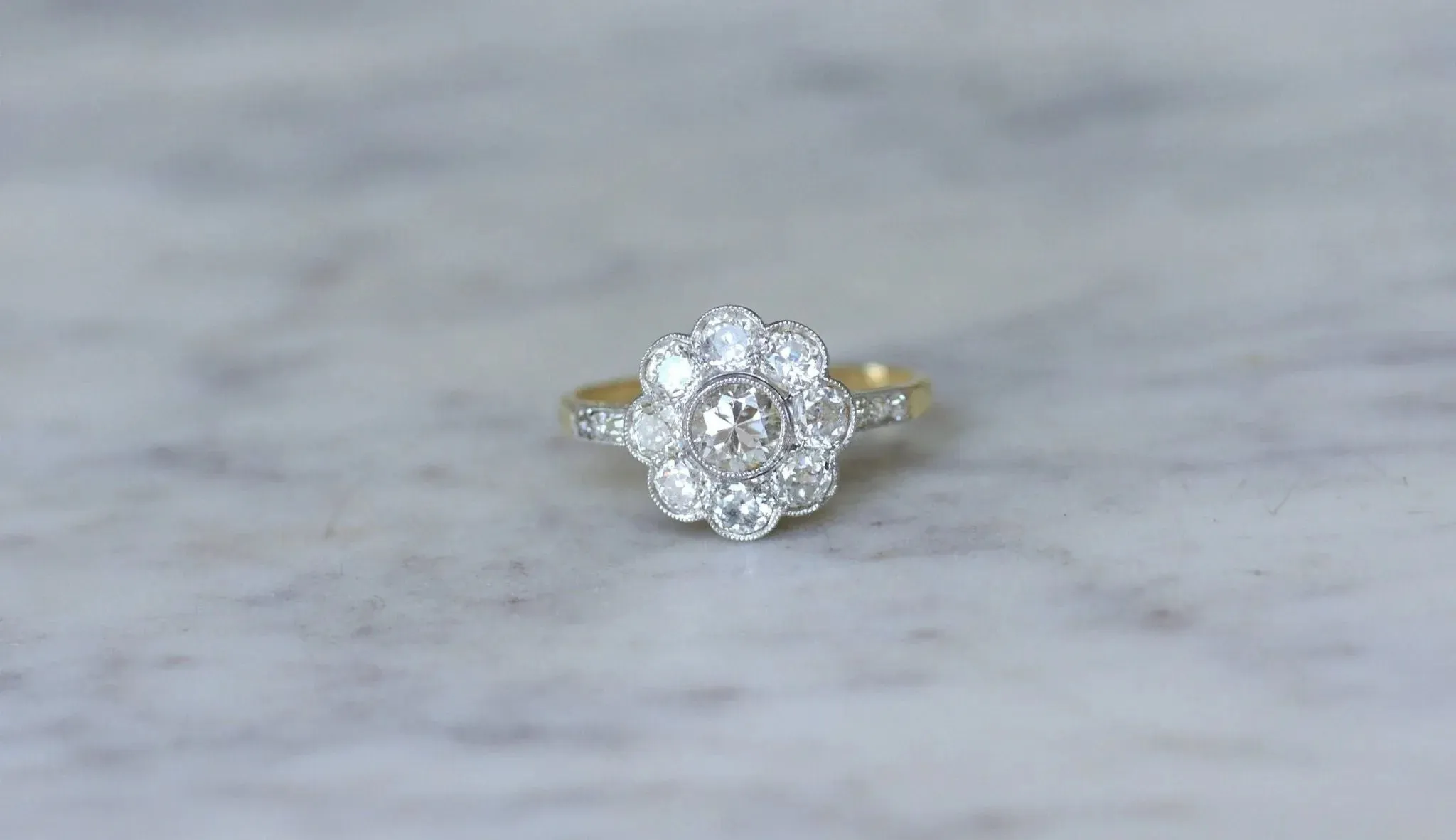 Bague marguerite or jaune platine et diamants sold by 58 Facettes product image thumbnail 2