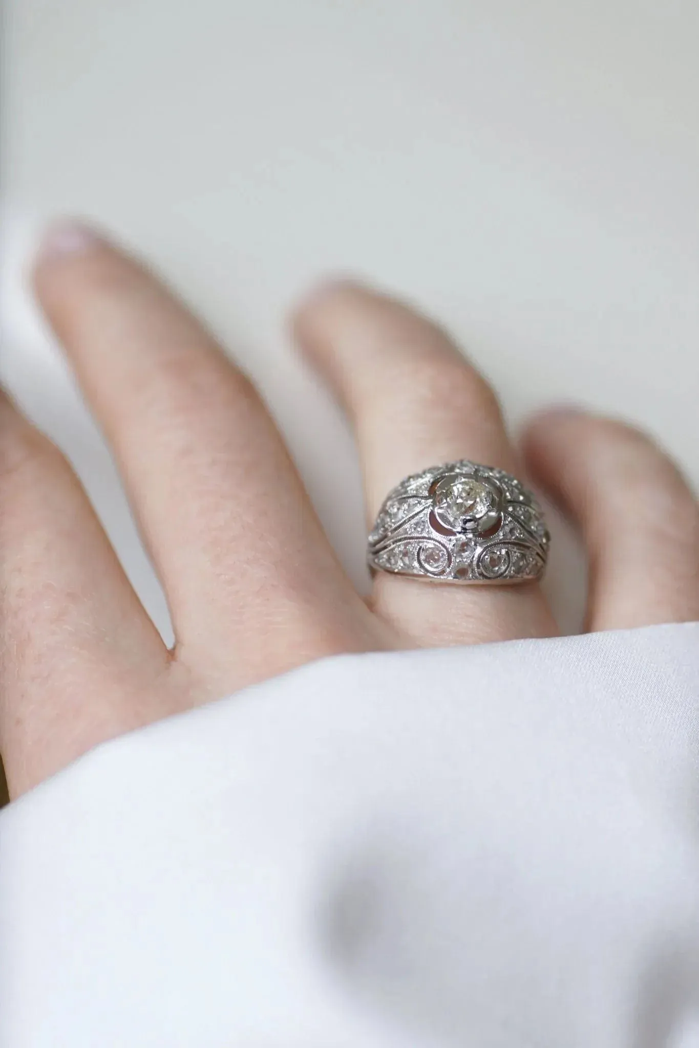 Bague dôme Art Déco Or blanc Platine Diamants sold by 58 Facettes product image thumbnail 5