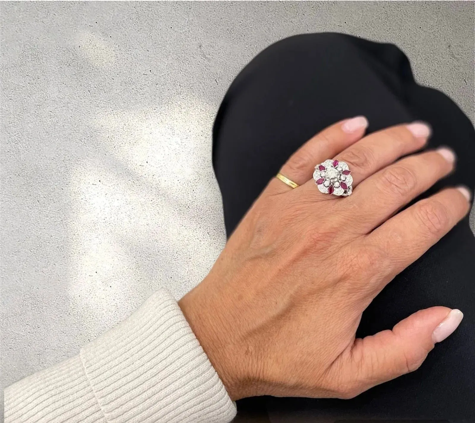 Bague rubis et diamants en or jaune et blanc 18k sold by 58 Facettes product image thumbnail 4