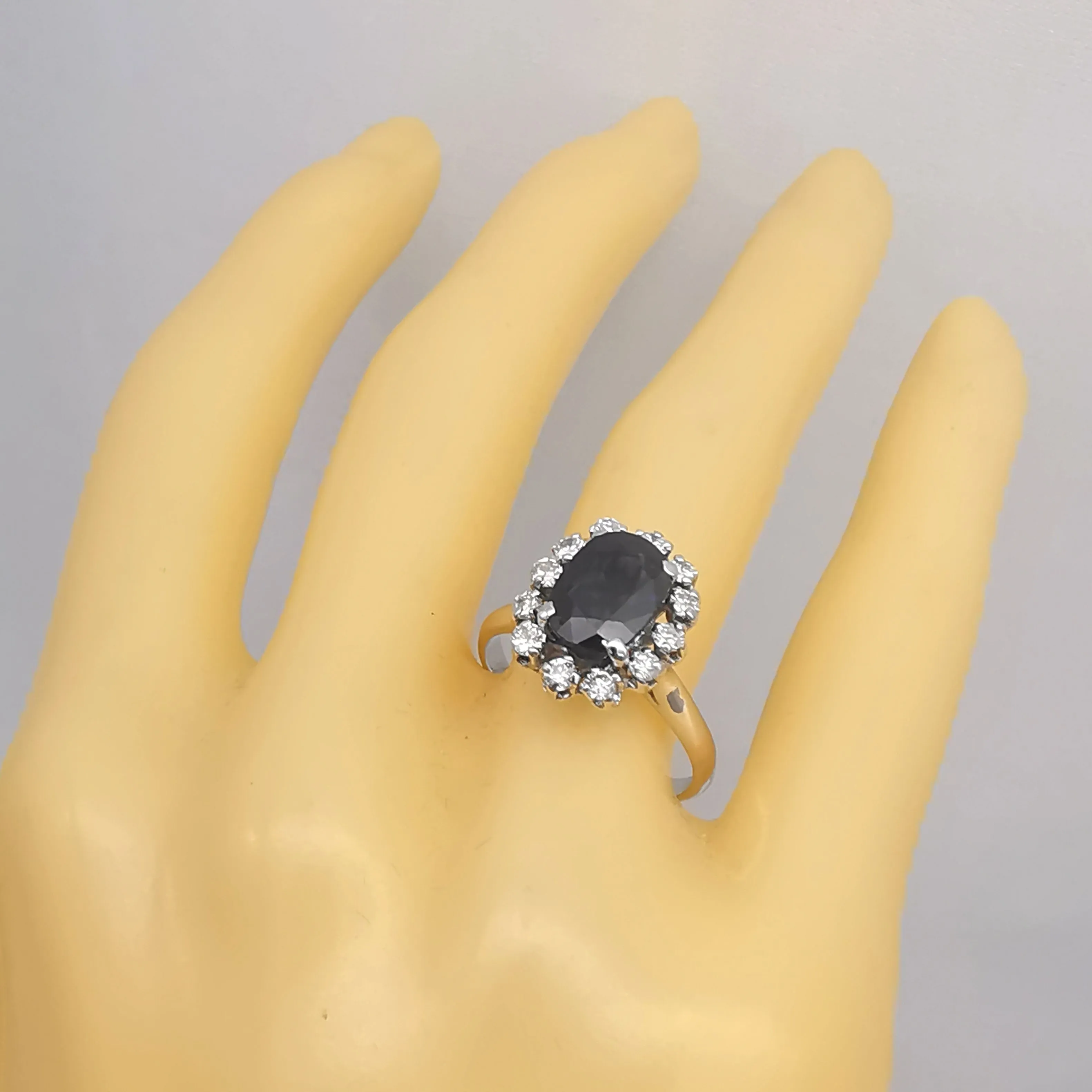 Bague en or saphir et diamants sold by 58 Facettes product image thumbnail 3