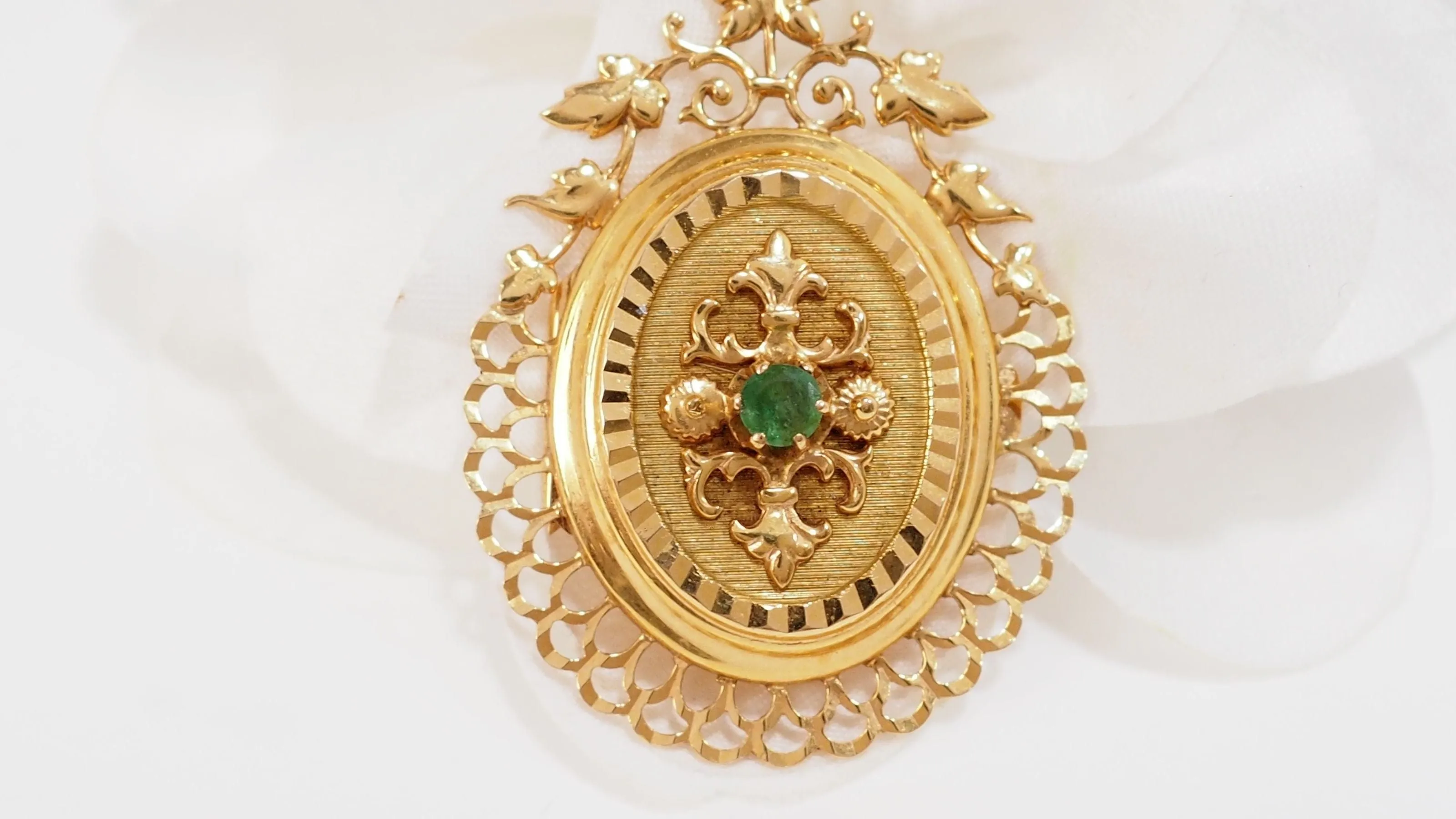 Pendentif porte photo Or jaune Emeraude sold by 58 Facettes product image thumbnail 5