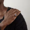 Bague marguerite en or gris, saphir et diamants sold by 58 Facettes