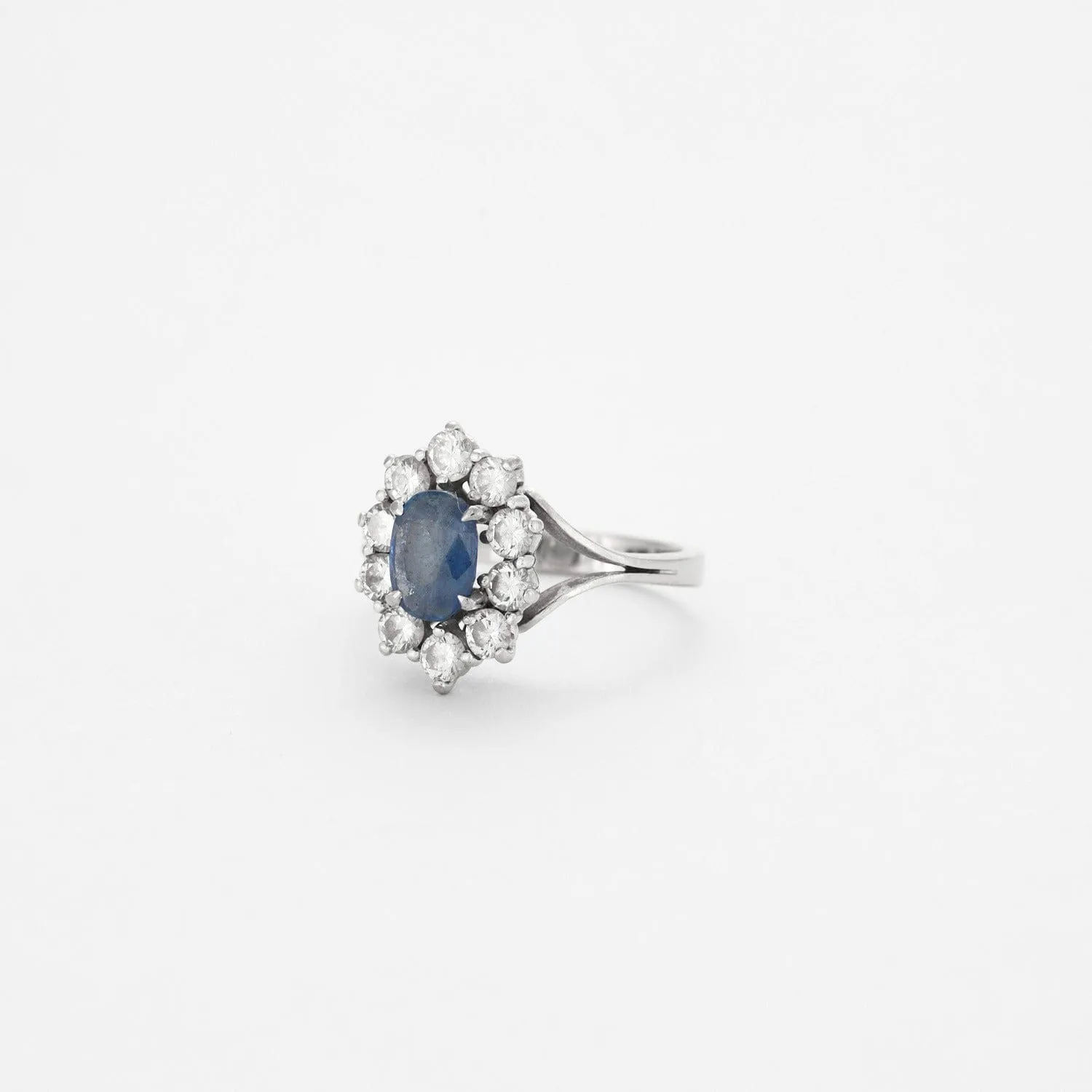 Bague marguerite en or gris, saphir et diamants sold by 58 Facettes product image thumbnail 3