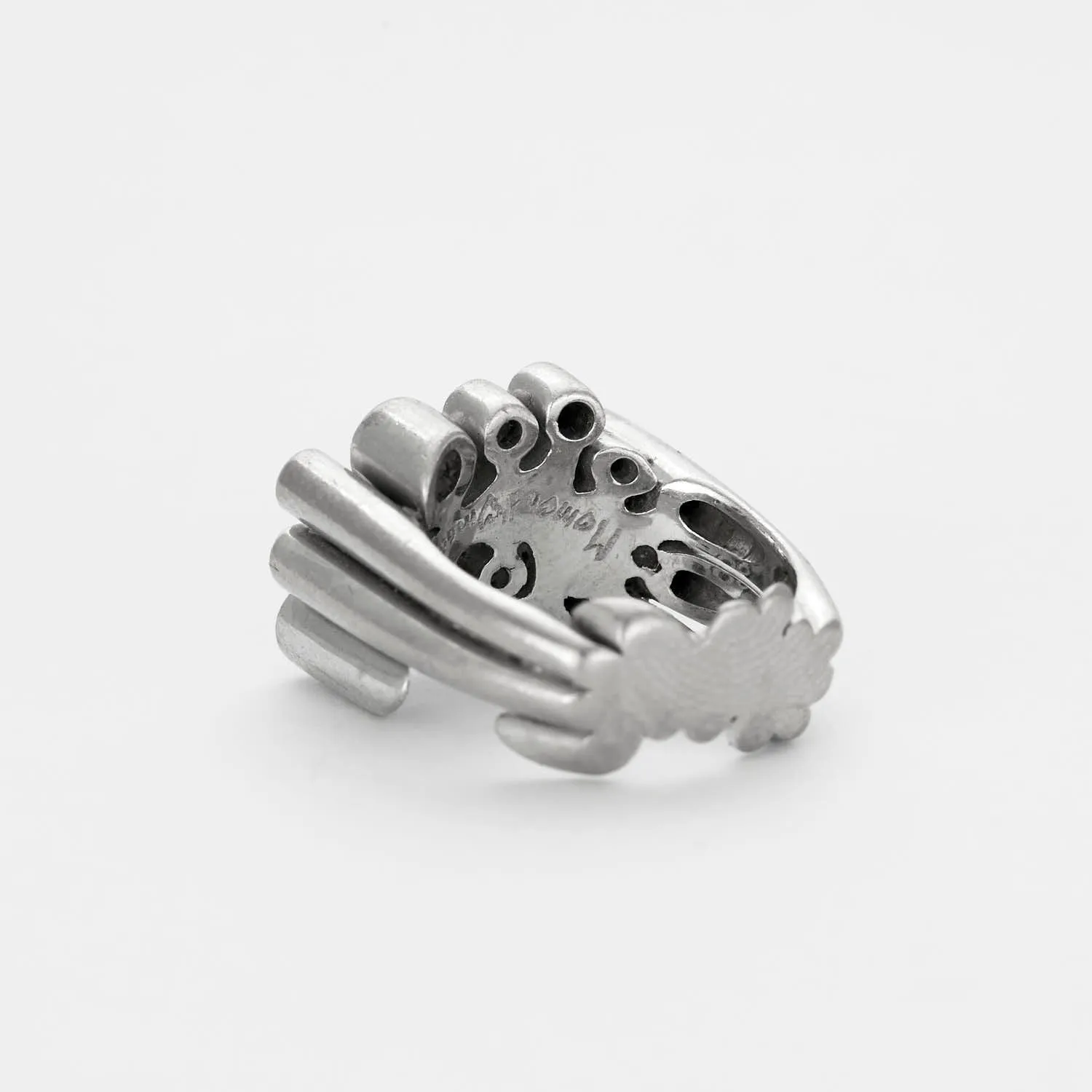 Bague moderniste en or gris diamants et saphir sold by 58 Facettes product image thumbnail 3