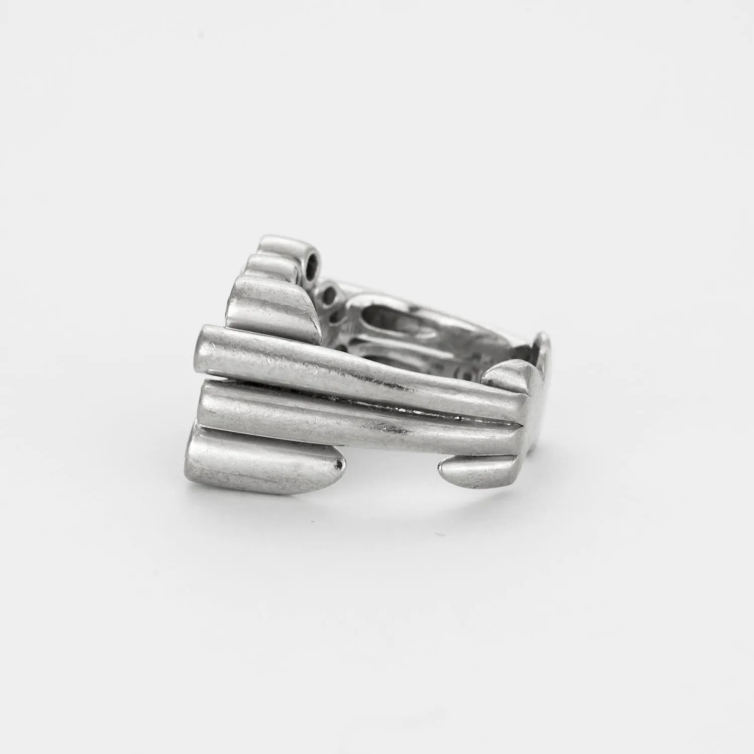 Bague moderniste en or gris diamants et saphir sold by 58 Facettes product image thumbnail 5