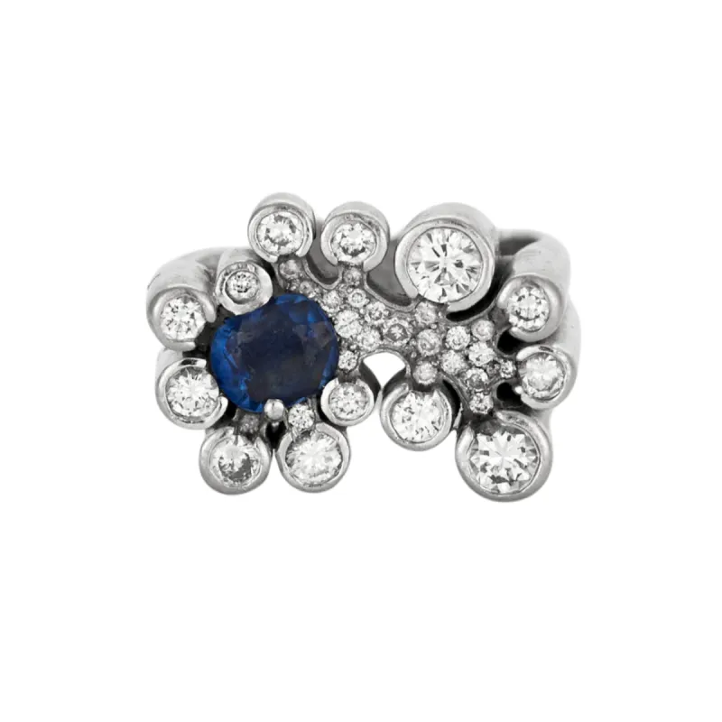 Bague moderniste en or gris diamants et saphir sold by 58 Facettes