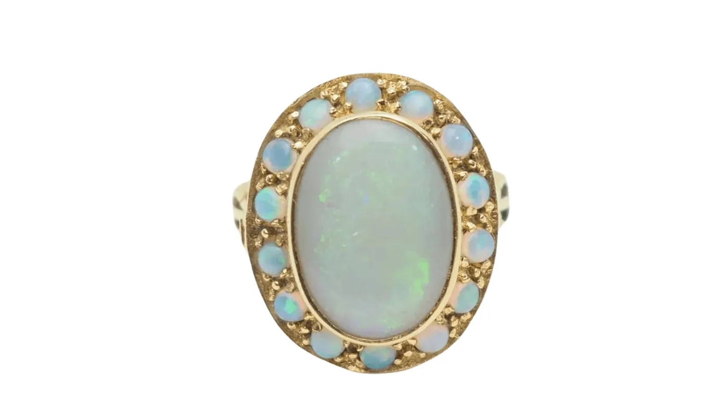 Bague ancienne en or jaune et cabochon d'opale made by 58 Facettes