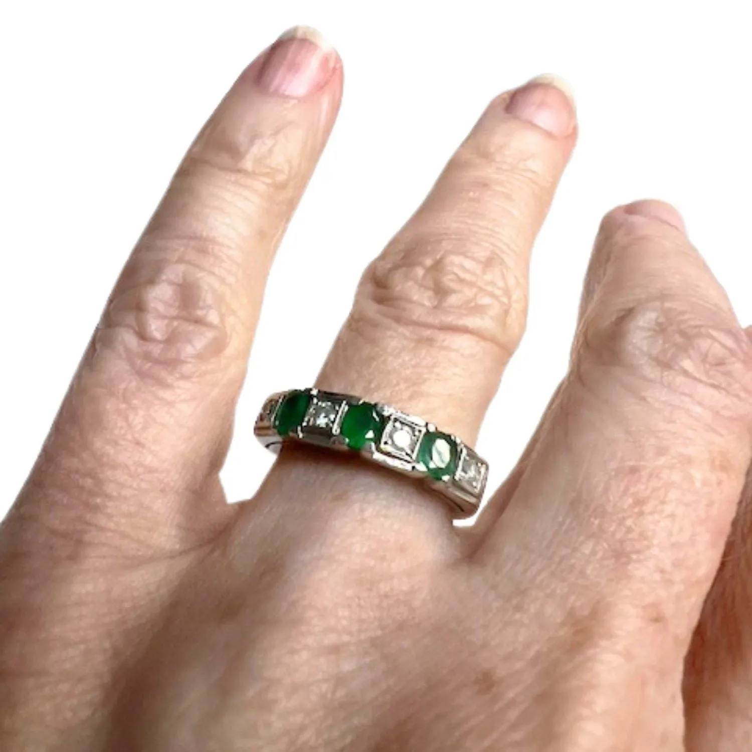 Bague en or blanc avec diamants et émeraudes sold by 58 Facettes product image thumbnail 2