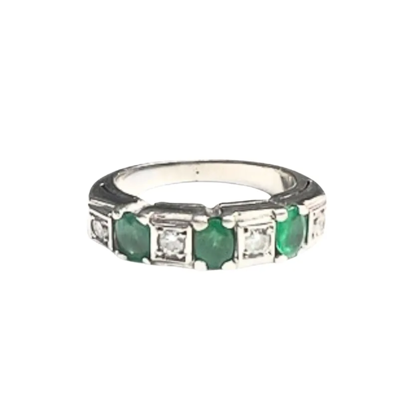 Bague en or blanc avec diamants et émeraudes sold by 58 Facettes