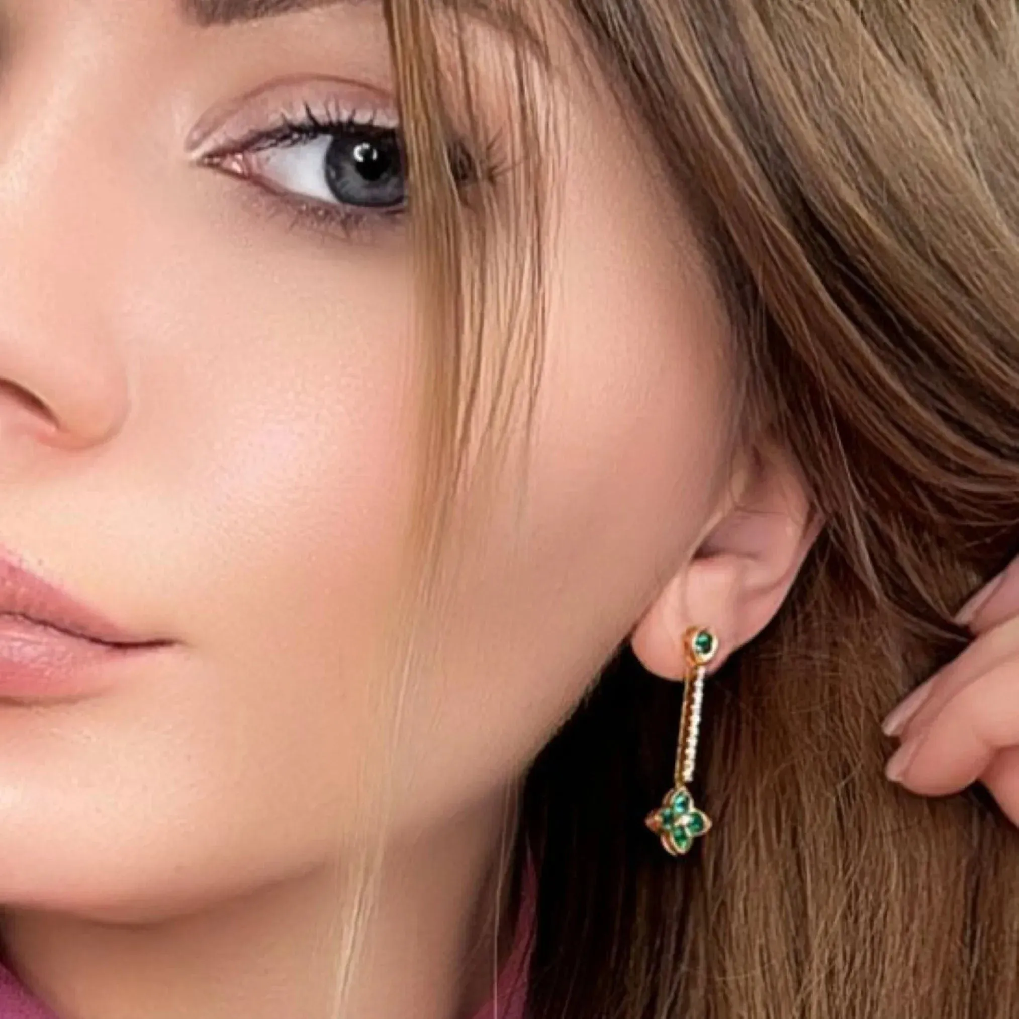 Boucles d'oreilles Or Jaune 18 k Diamants & Émeraudes sold by 58 Facettes product image thumbnail 2