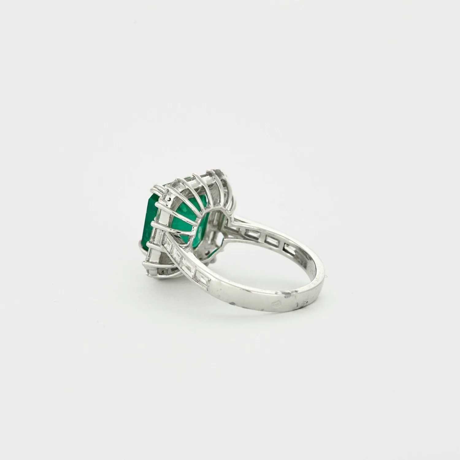 Bague en or blanc 18 kt avec émeraude et diamants sold by 58 Facettes product image thumbnail 5