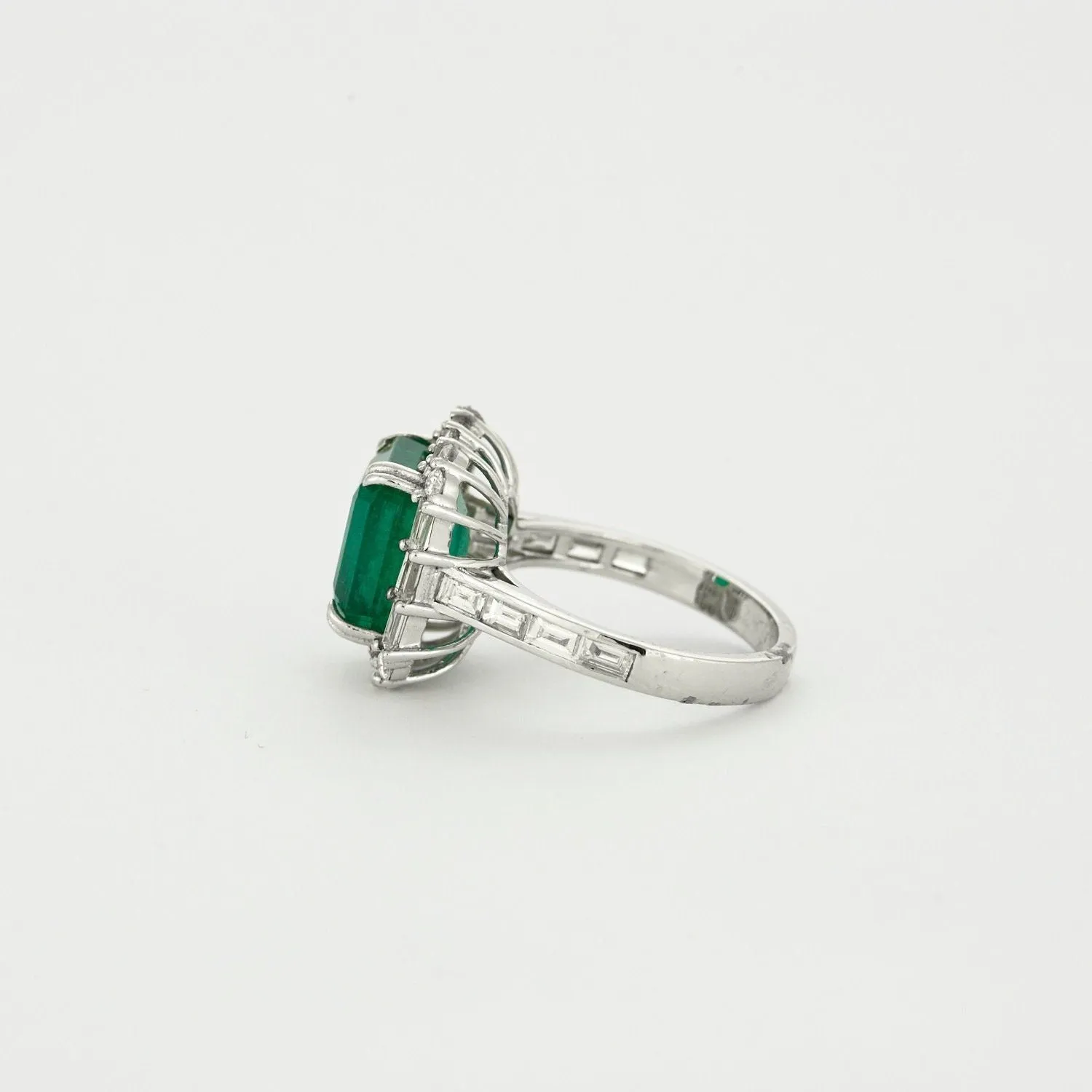 Bague en or blanc 18 kt avec émeraude et diamants sold by 58 Facettes product image thumbnail 3