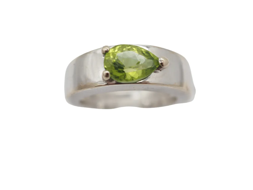 Bague or blanc péridot sold by 58 Facettes