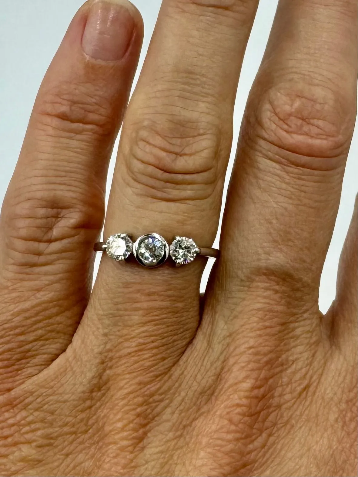 Bague trilogie en or blanc 750 et 3 diamants sold by 58 Facettes product image thumbnail 3