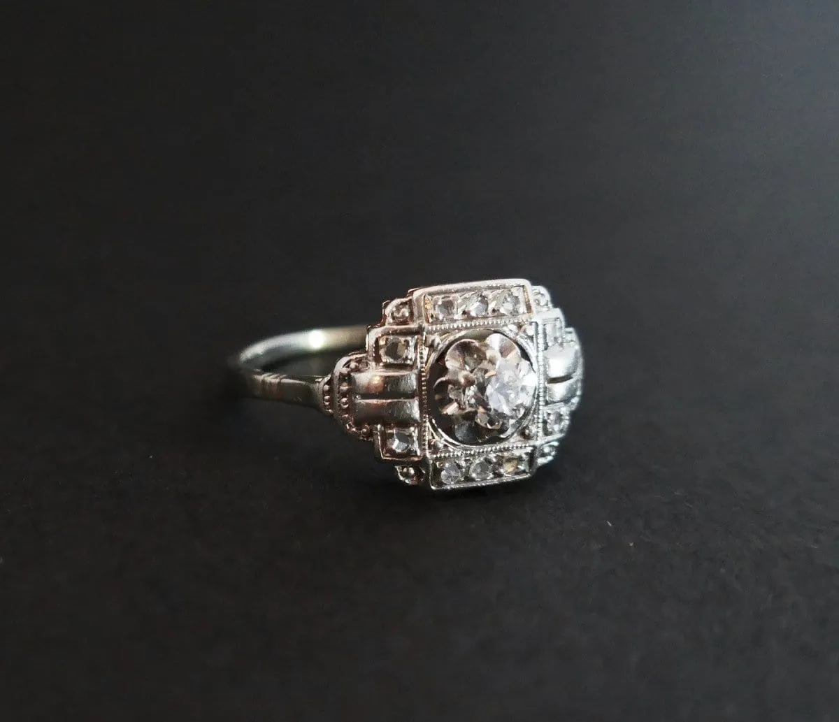 Bague Art déco sertie de diamants en or blanc 18 carats et platine sold by 58 Facettes product image thumbnail 4