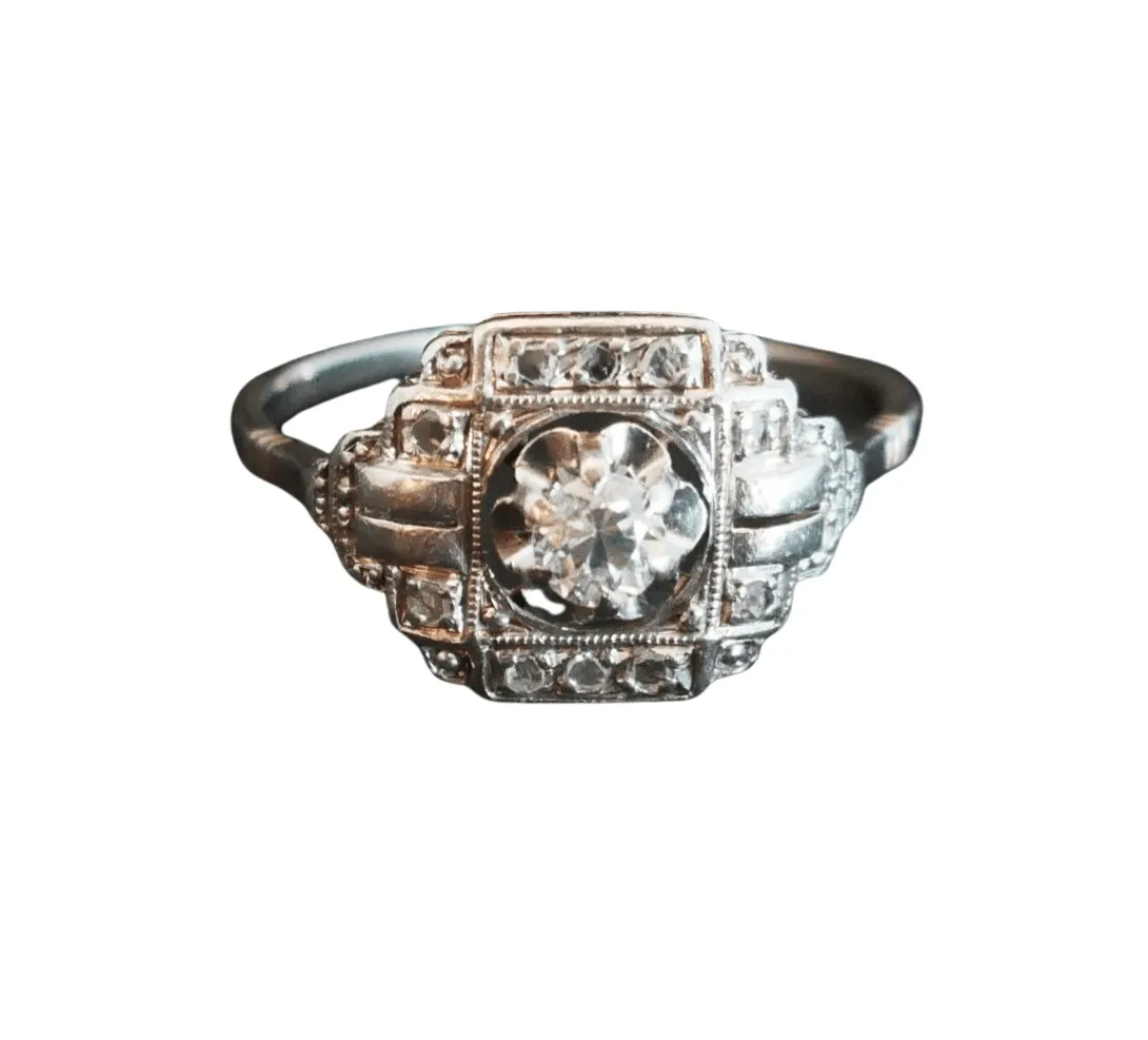 Bague Art déco sertie de diamants en or blanc 18 carats et platine sold by 58 Facettes
