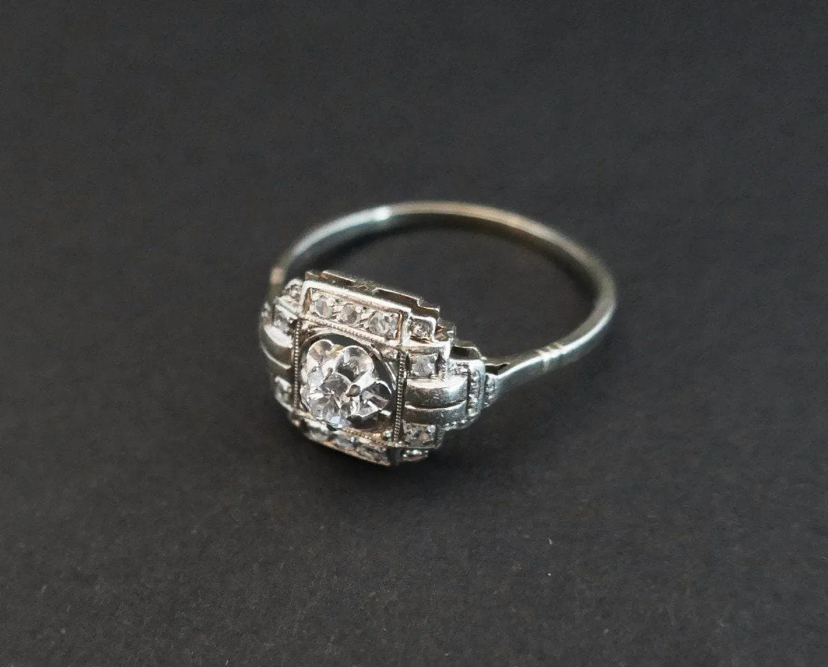Bague Art déco sertie de diamants en or blanc 18 carats et platine sold by 58 Facettes product image thumbnail 5