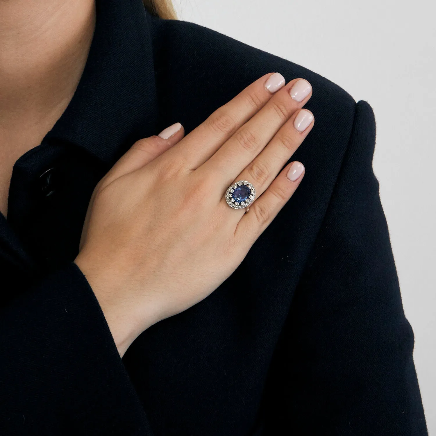 Bague Ancienne or gris ornée d'un saphir et diamants sold by 58 Facettes product image thumbnail 2