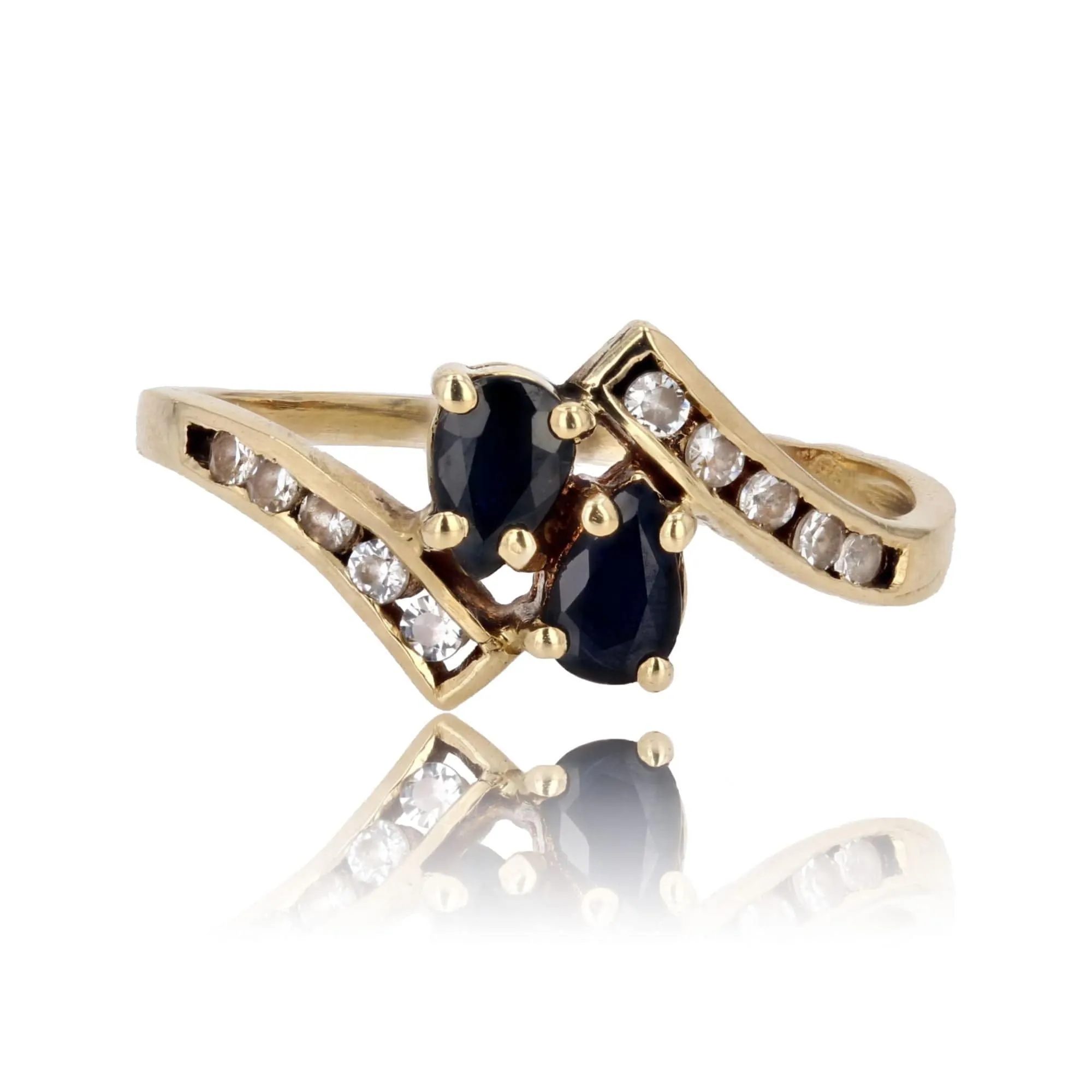 Bague moderne Toi et Moi saphirs bleus et blancs sold by 58 Facettes