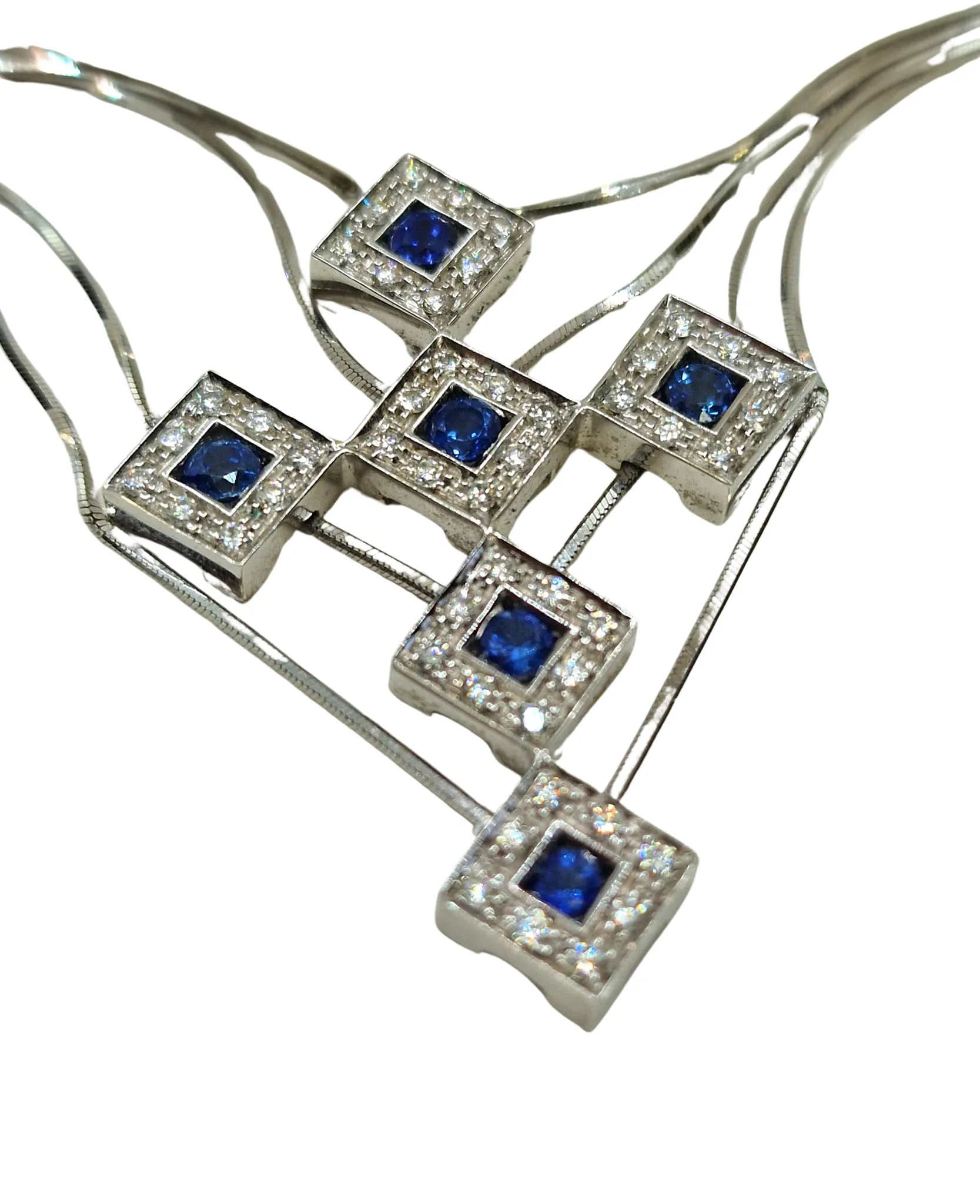 Pendentif Croix avec saphirs, diamants en or blanc sold by 58 Facettes