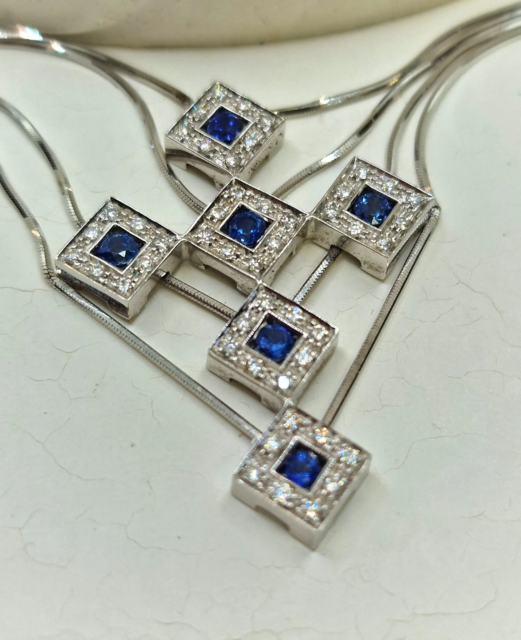 Pendentif Croix avec saphirs, diamants en or blanc sold by 58 Facettes product image thumbnail 2