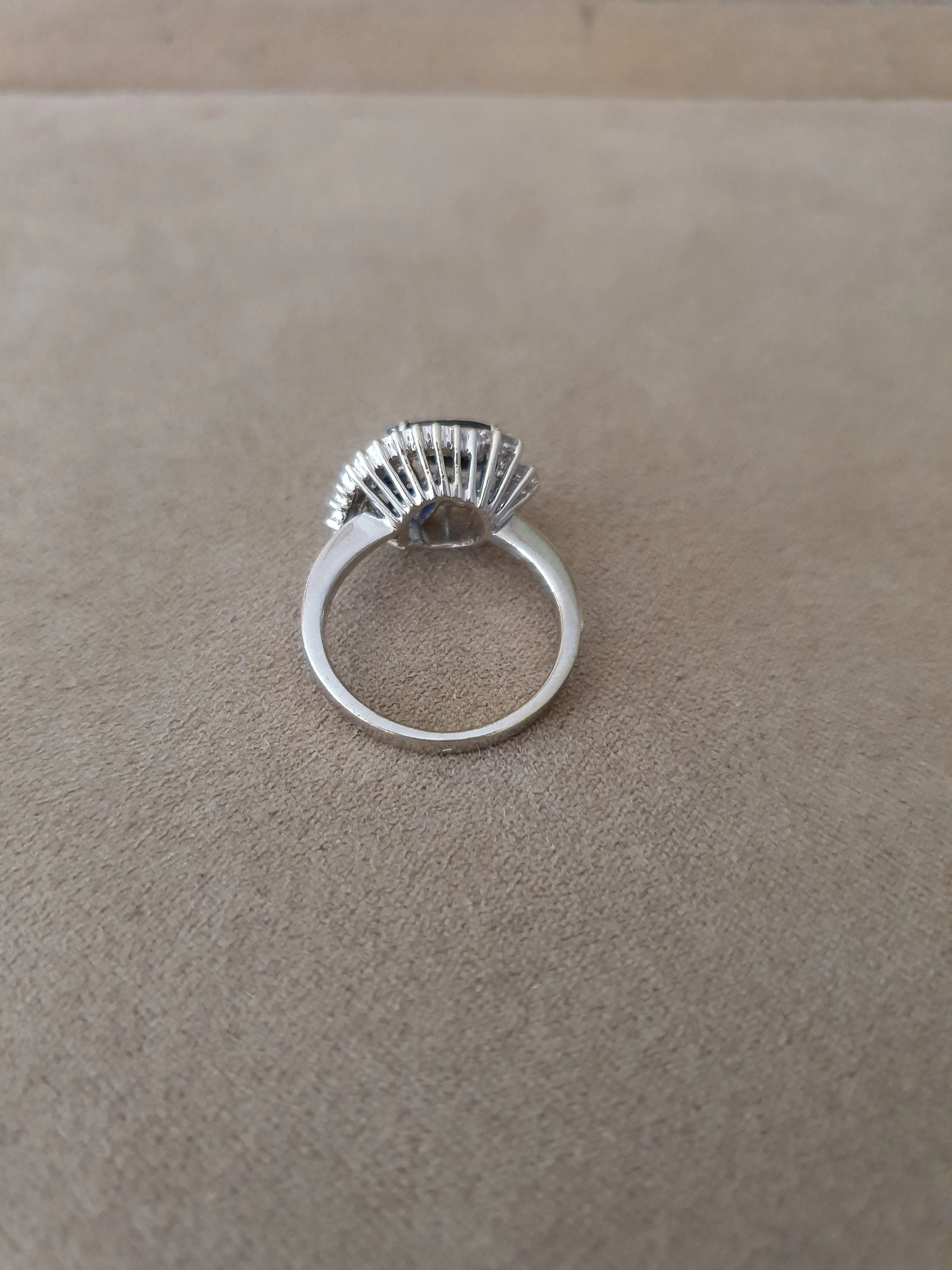 Bague Or Blanc Saphirs Diamants sold by 58 Facettes product image thumbnail 4