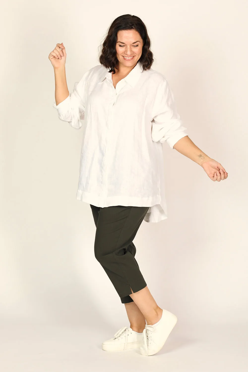 Petite Length Cropped Stretch Capri Pant in Bottle Green sold by Adrift product image thumbnail 3