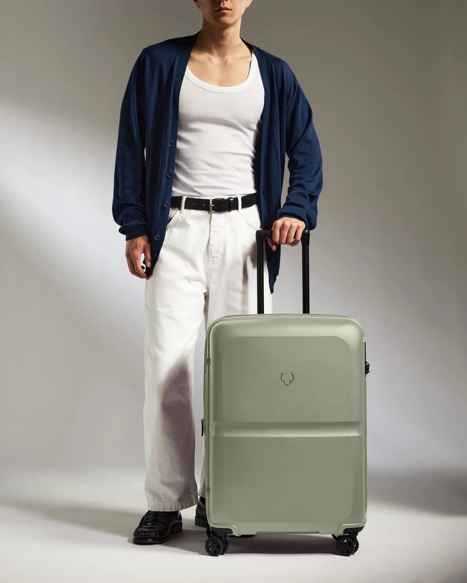 Medium Luggage in Clover Green - Single Stripe sold by Antler product image thumbnail 3