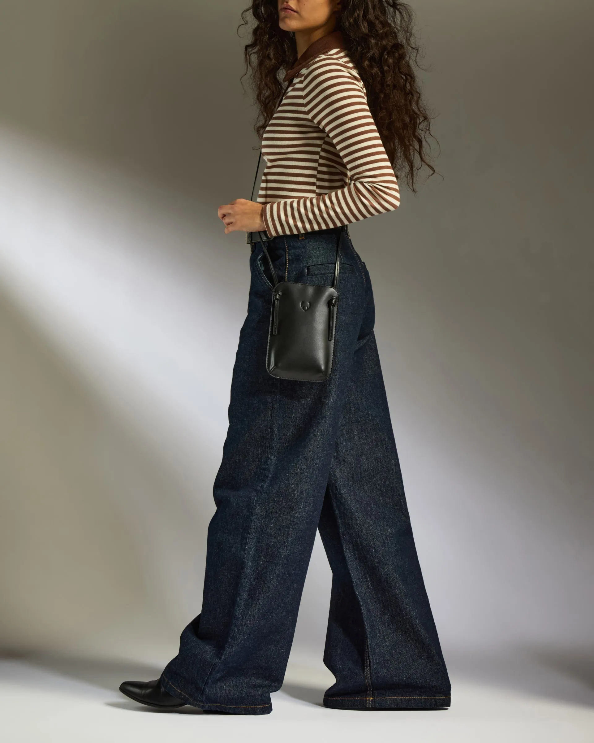 Crossbody Bag in Black Leather - Heritage Collection sold by Antler product image thumbnail 2