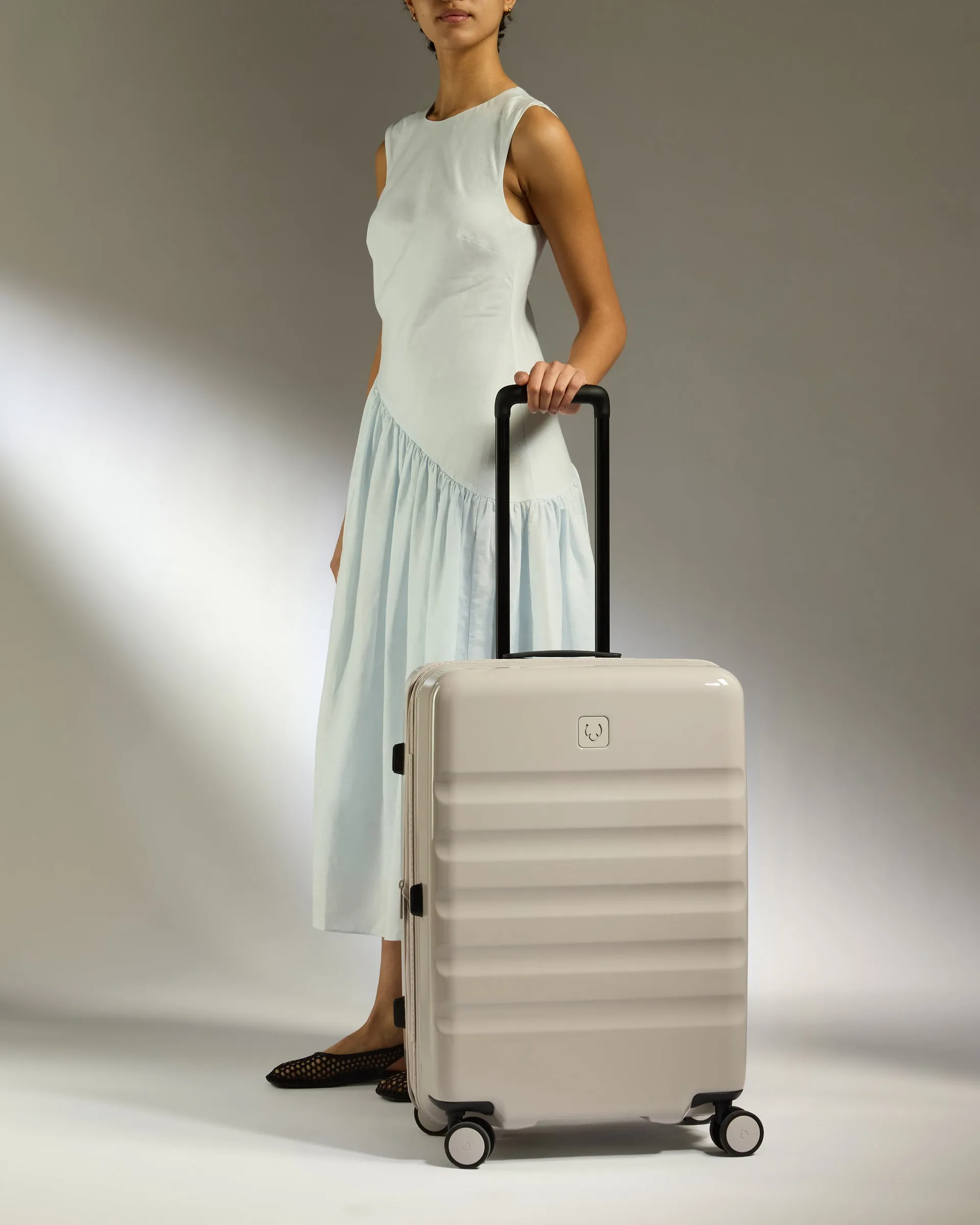 Medium Luggage in Taupe Gloss - Icon Stripe sold by Antler product image thumbnail 3